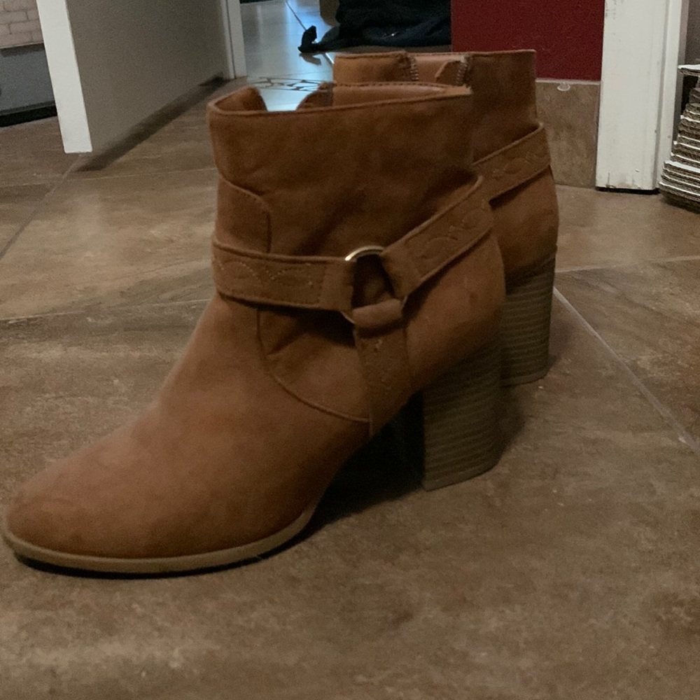 ANKLE BOOTS
